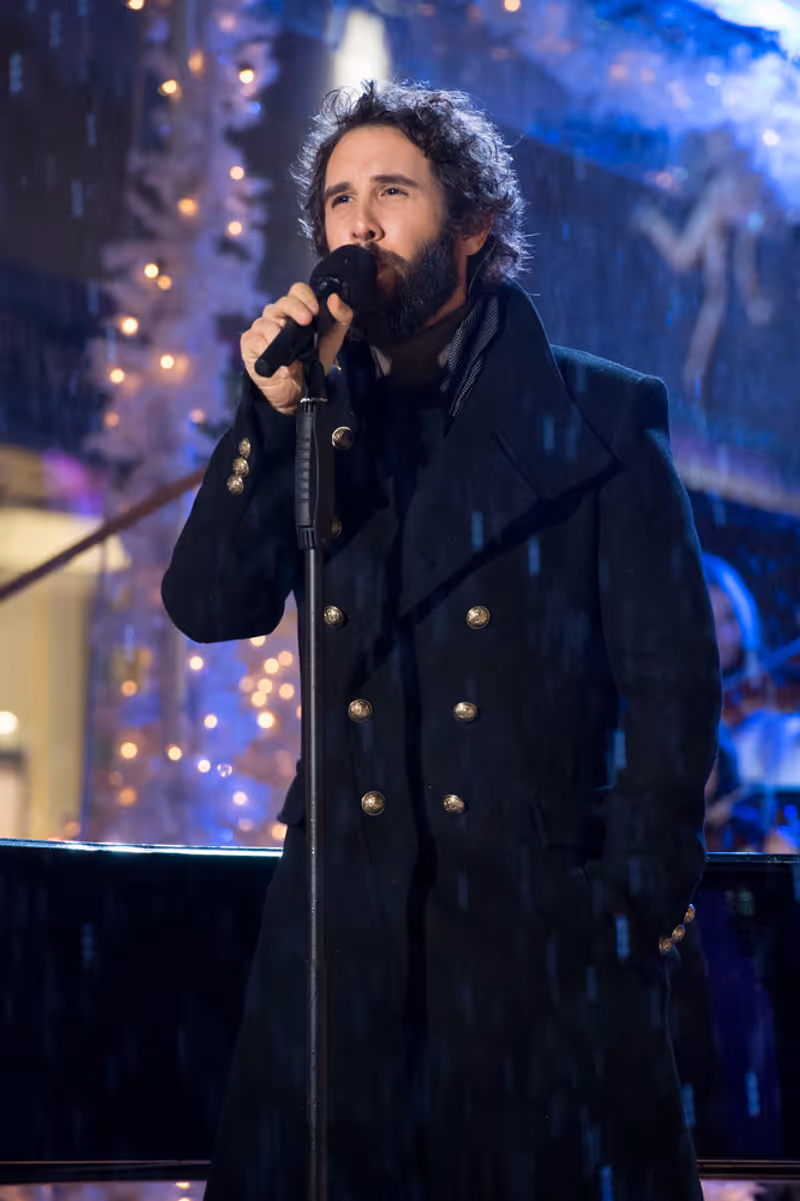 PHOTO: Josh Groban Performs on Tonight's CHRISTMAS IN ROCKEFELLER CENTER on NBC — photo 1 of 2