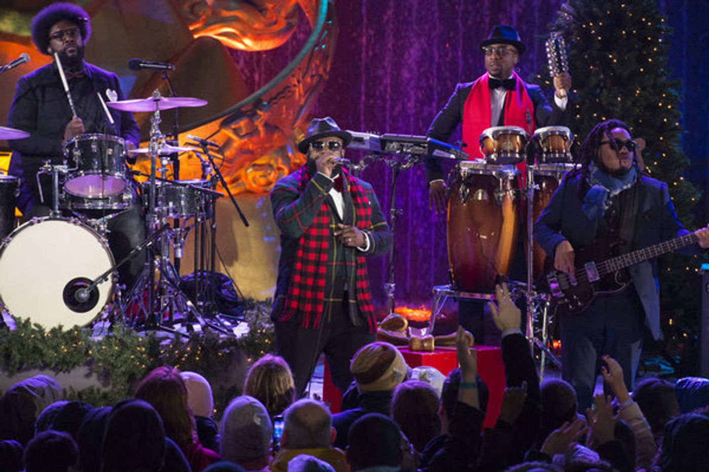 Photo Flash: First Look - Josh Groban, Tony Bennett & More Set for Tonight's CHRISTMAS IN ROCKEFELLER CENTER Photo Flash: First Look - Josh Groban, Tony Bennett & More Set for Tonight's CHRISTMAS IN ROCKEFELLER CENTER Image