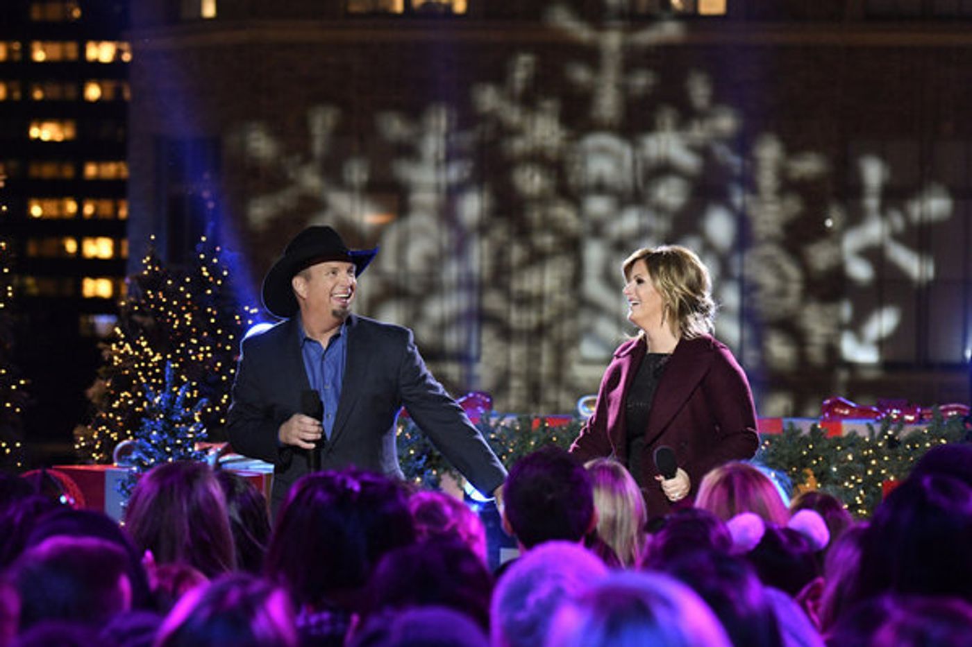 Photo Flash: First Look - Josh Groban, Tony Bennett & More Set for Tonight's CHRISTMAS IN ROCKEFELLER CENTER Photo Flash: First Look - Josh Groban, Tony Bennett & More Set for Tonight's CHRISTMAS IN ROCKEFELLER CENTER Image