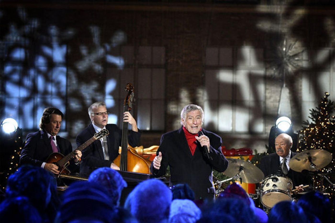 Photo Flash: First Look - Josh Groban, Tony Bennett & More Set for Tonight's CHRISTMAS IN ROCKEFELLER CENTER Photo Flash: First Look - Josh Groban, Tony Bennett & More Set for Tonight's CHRISTMAS IN ROCKEFELLER CENTER Image