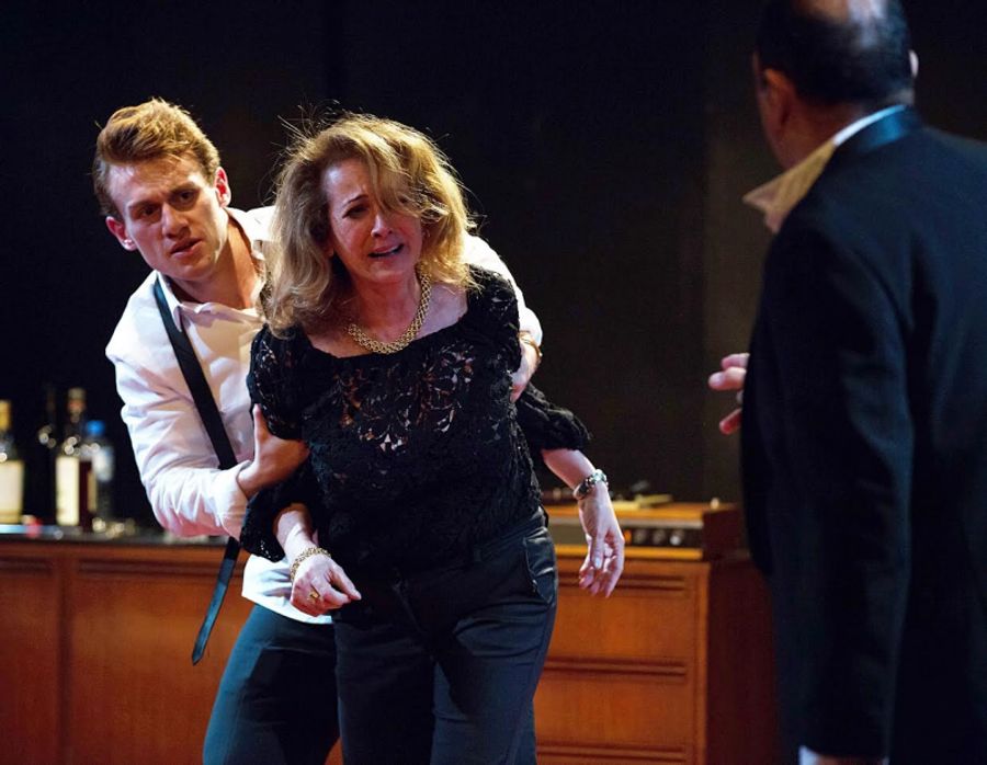 Review: WHO'S AFRAID OF VIRGINIA WOOLF? Sets Hearts & Brains Racing at Greek Theatre Image