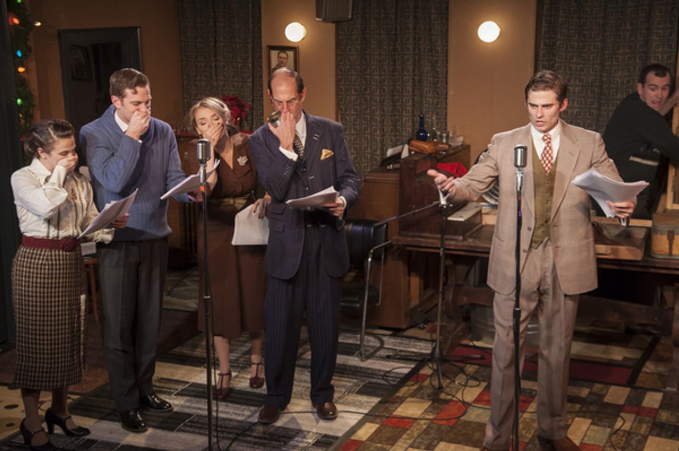 Photo Flash: IT'S A WONDERFUL LIFE at Mile Square Theatre  Image