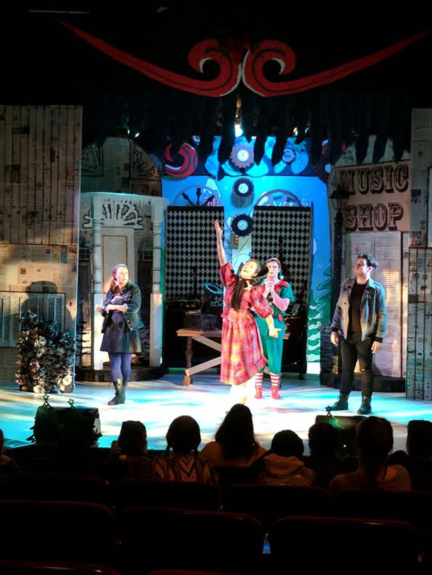 Review: Roxy's THE HAPPY ELF Spins A Jazz-Flavored Tale  Image