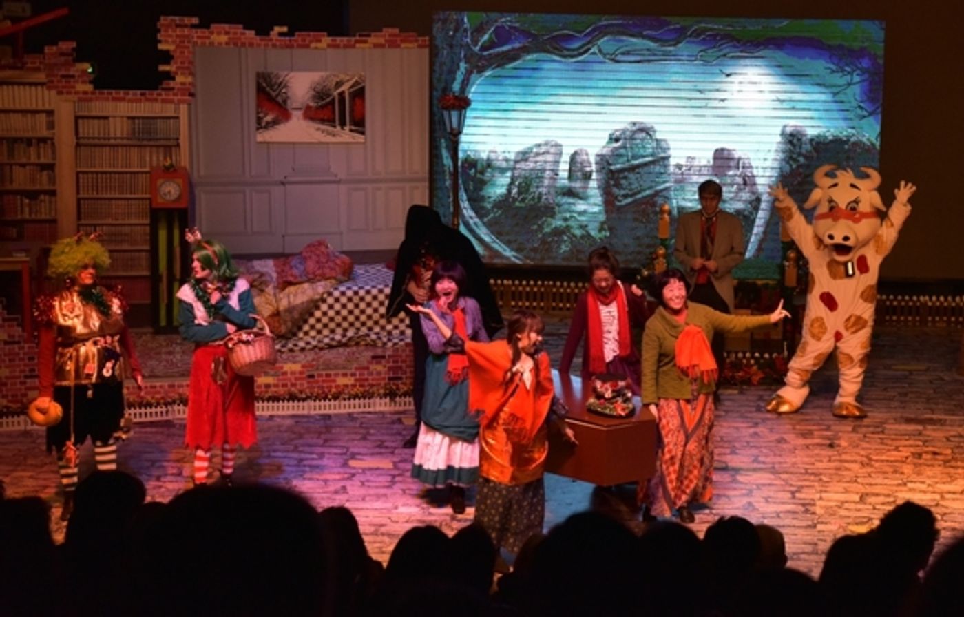 Photo Flash: Beijing Playhouse's A CHRISTMAS CAROL  Image