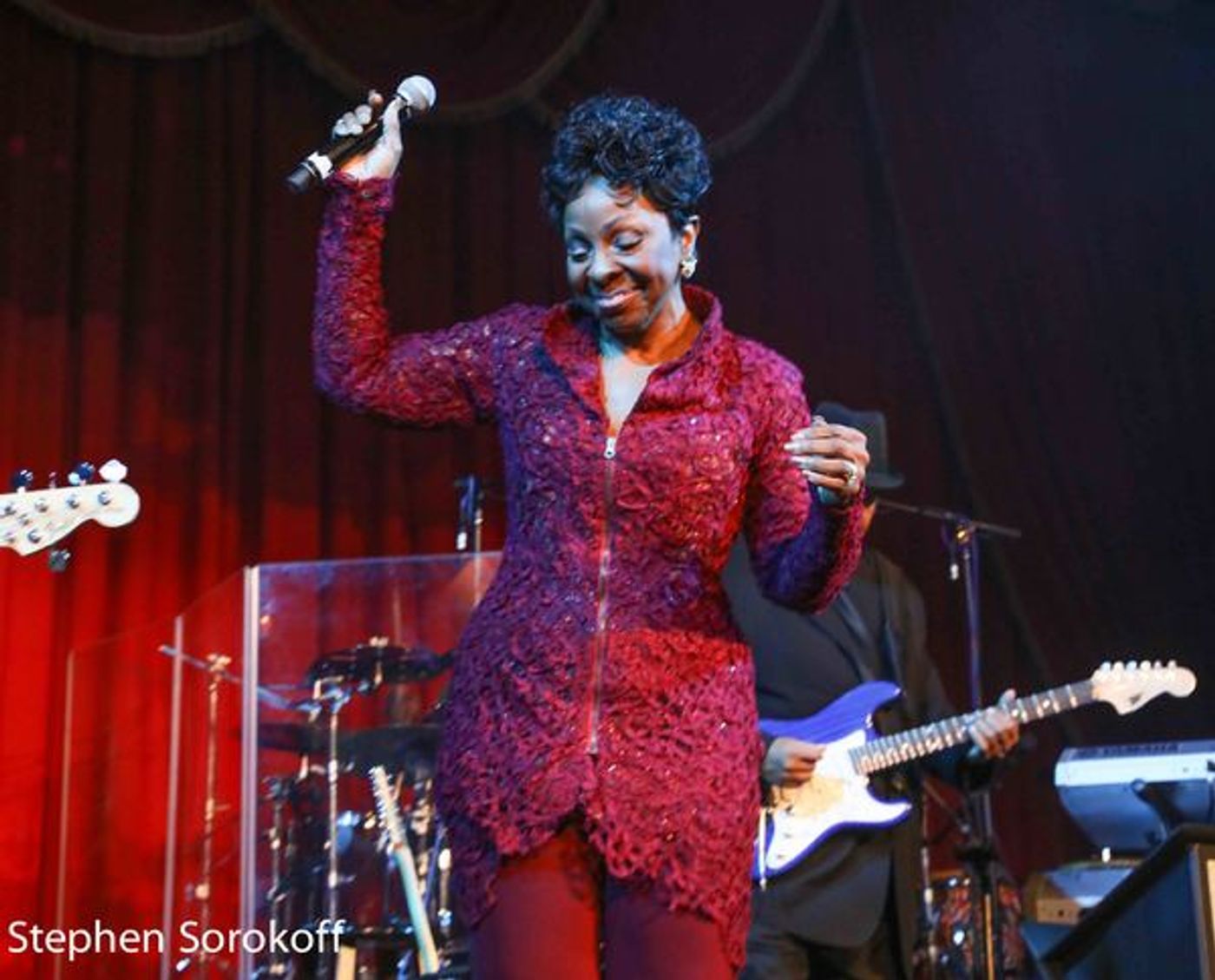 Photo Coverage: Gladys Knight performs at LIFE's 'Lady in Red Gala'  Image