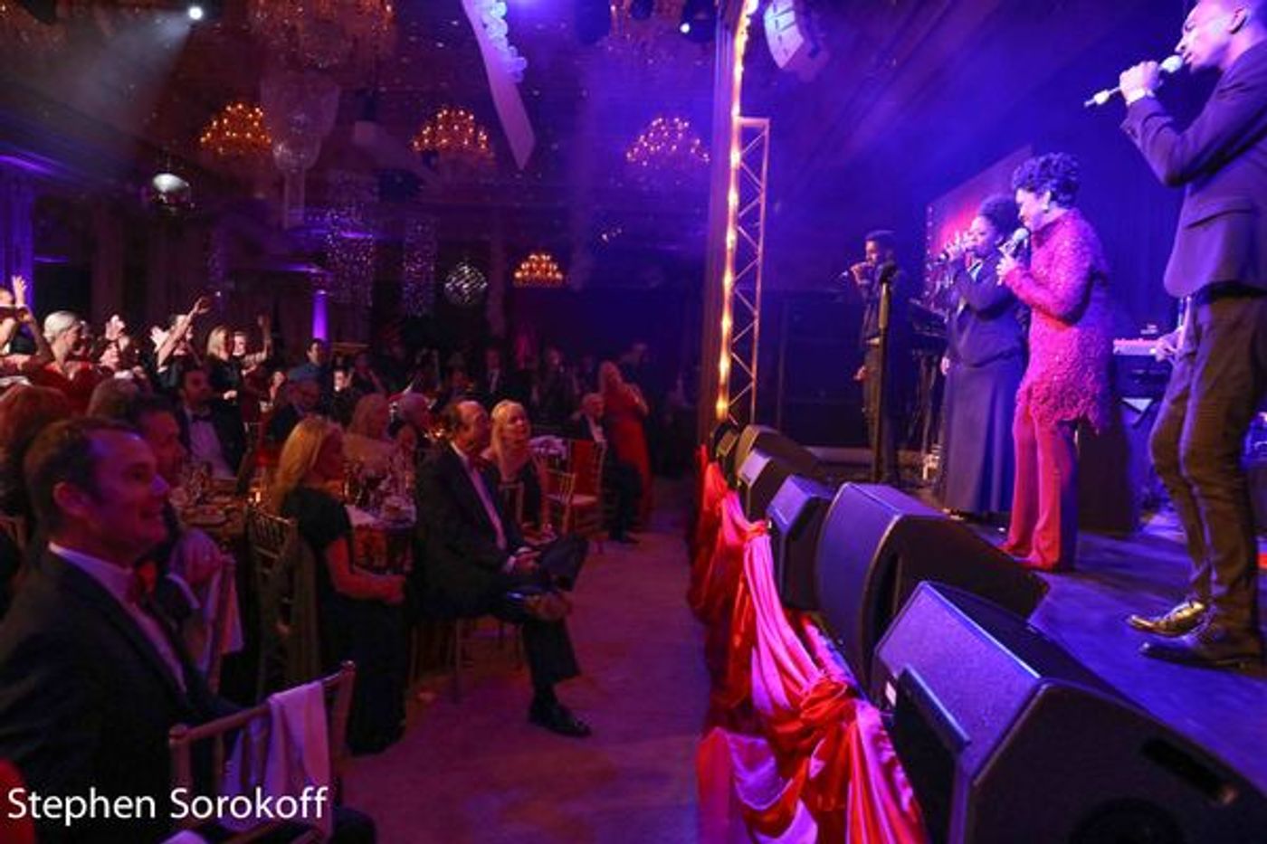 Photo Coverage: Gladys Knight performs at LIFE's 'Lady in Red Gala'  Image