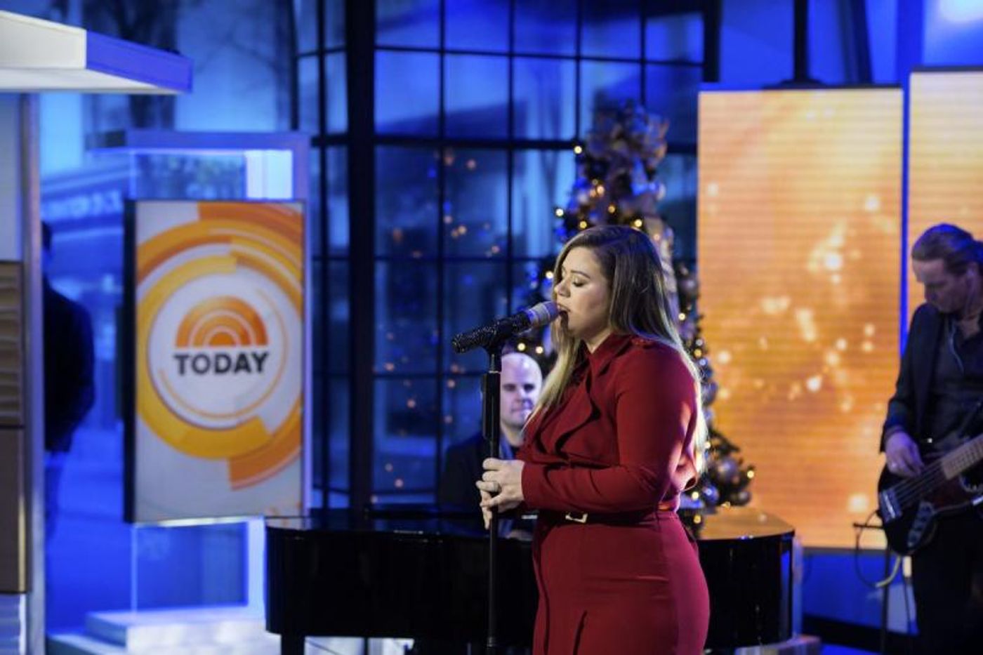 VIDEO: Kelly Clarkson Performs 'It's Quiet Uptown' from HAMILTON Mixtape on 'Today'  Image