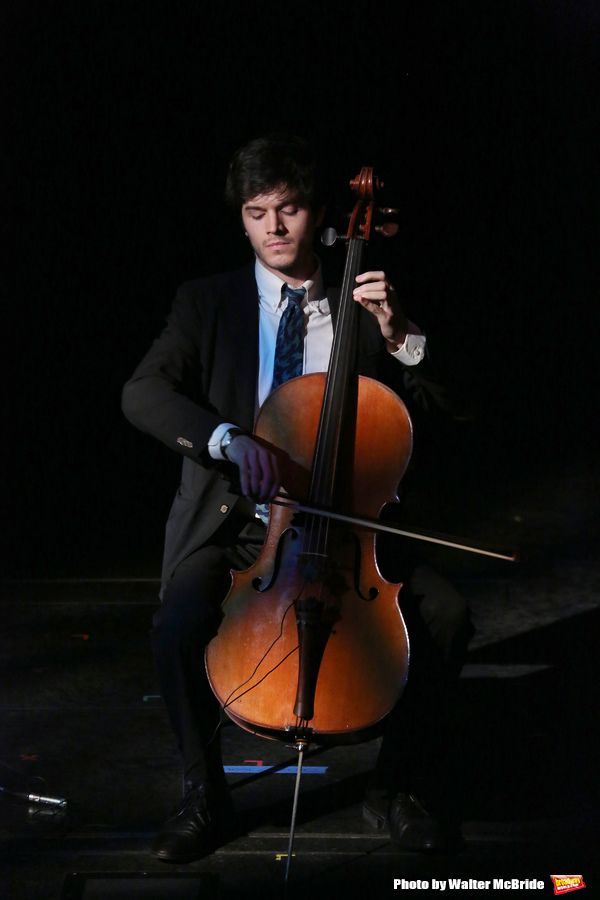 Mitch Lyon Photo