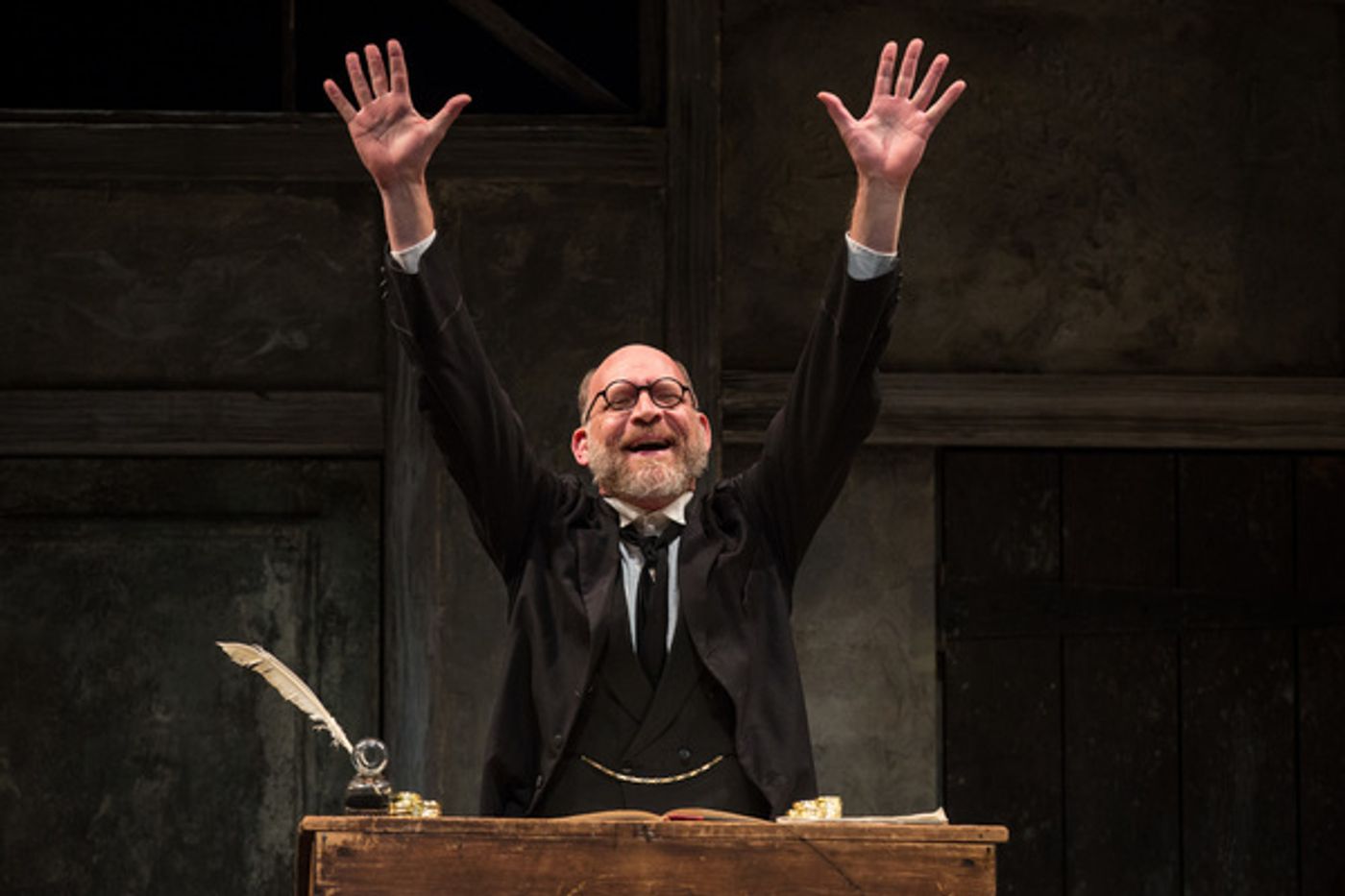 Photo Flash: The Second City's TWIST YOUR DICKENS at Goodman Theatre  Image