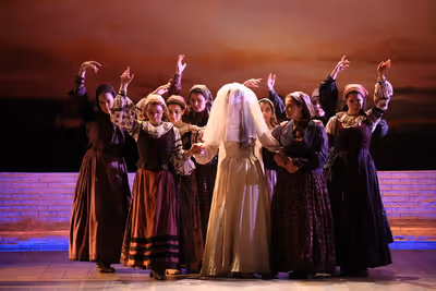 Judy Kuhn and the company of FIDDLER ON THE ROOF Photo