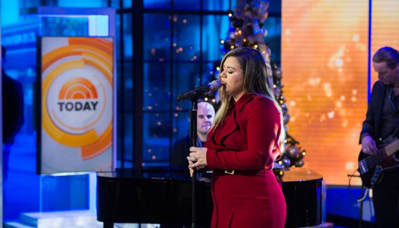 Kelly Clarkson to Perform from 'Hamilton Mixtape' on SETH MEYERS NEW YEAR'S EVE SPECIAL  Image