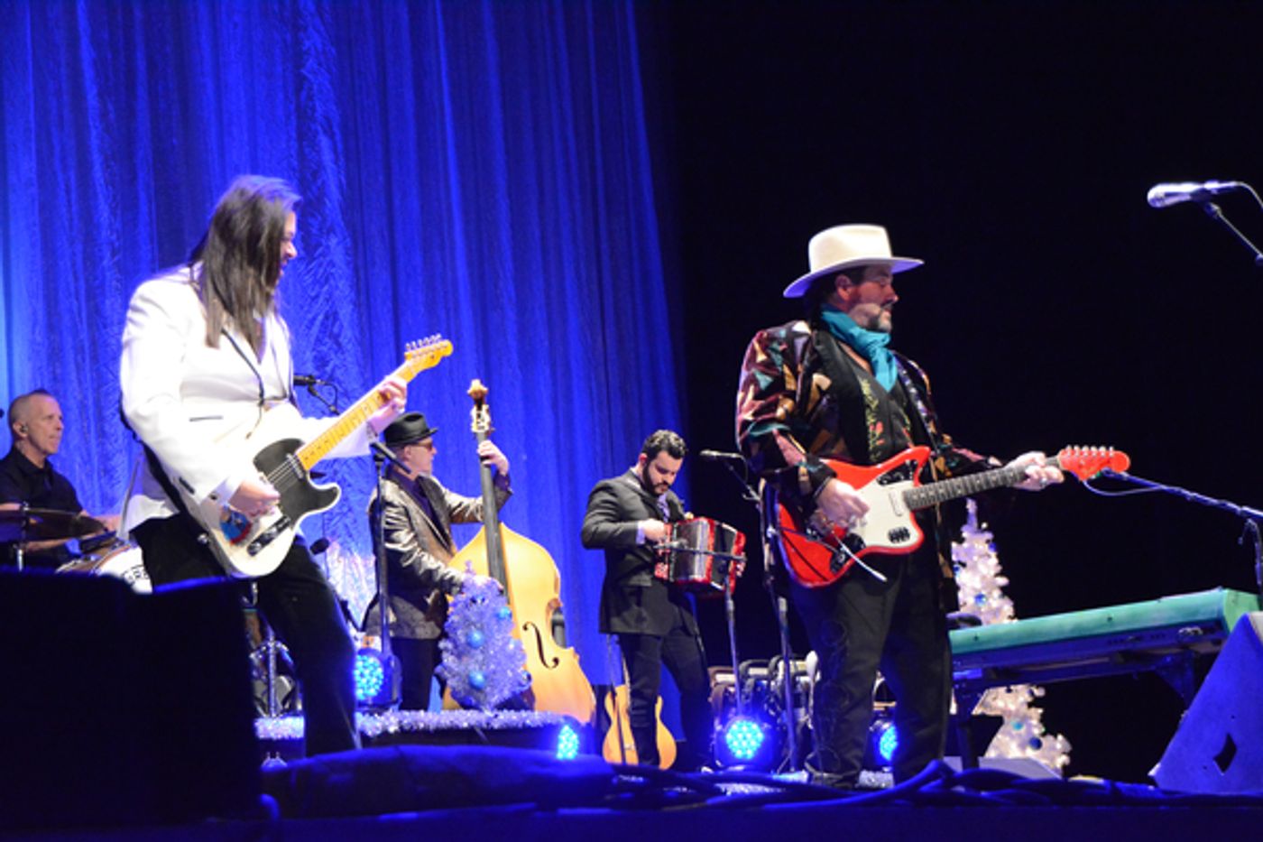 Photo Coverage: THE MAVERICKS Sleigh Bells Ring Out!  Image