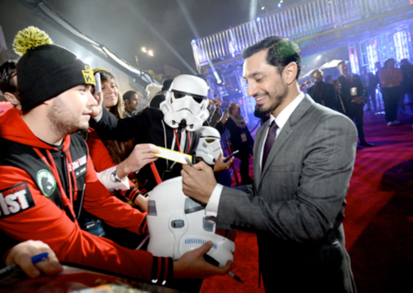 Photo Flash: Stars Come Out for ROGUE ONE: A STAR WARS STORY World Premiere Photo Flash: Stars Come Out for ROGUE ONE: A STAR WARS STORY World Premiere Image