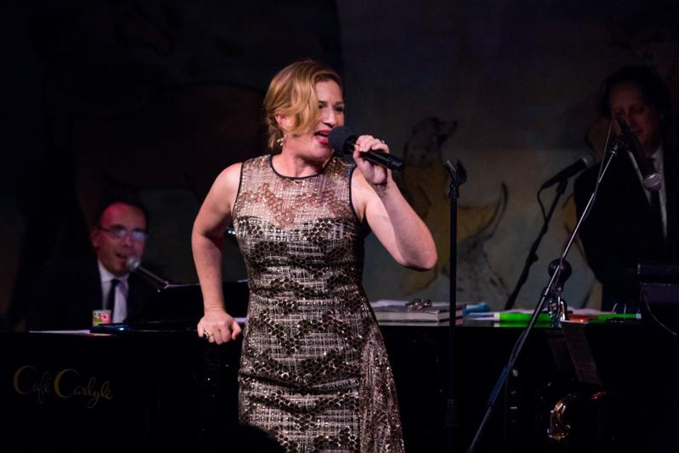 Review: Balancing Comedy and Sentimentality, Ana Gasteyer Delights in Her Café Carlyle Debut  Image