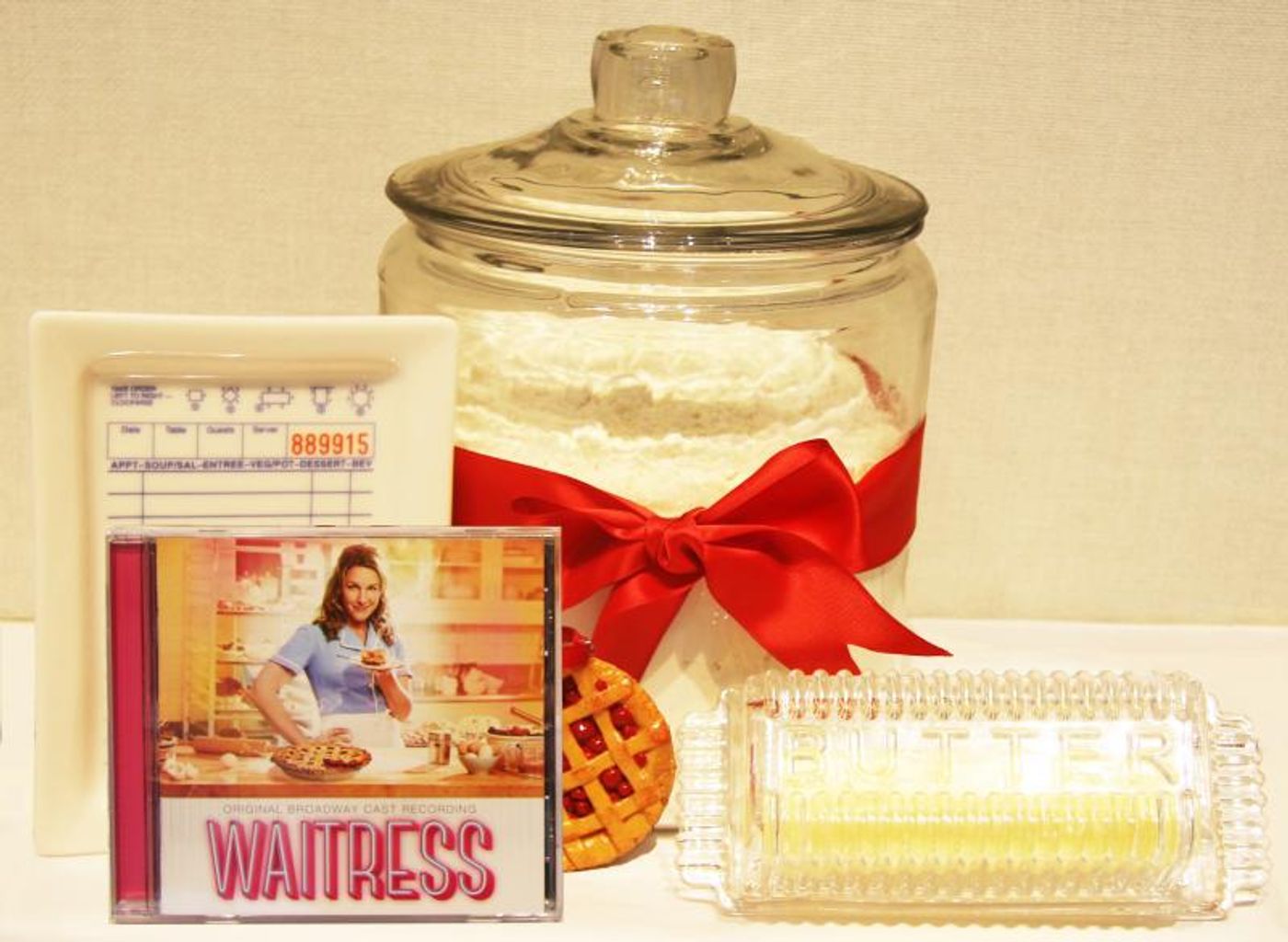 Give the Gift of Broadway This Holiday Season with BroadwayWorld's 2016 Holiday Gift Guide!  Image