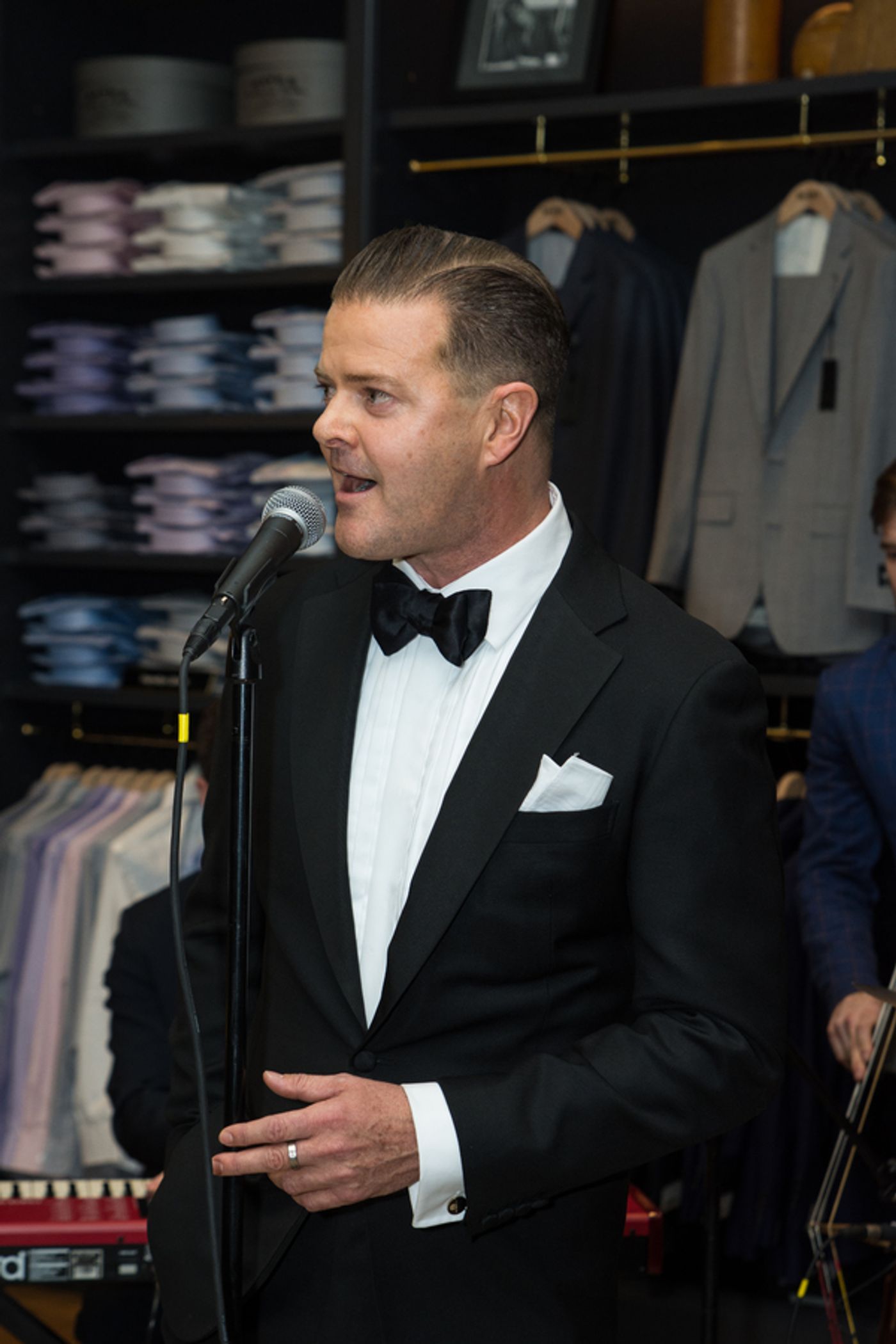 Photo Flash: Jenna Ushkowitz, Max von Essen, Laura Osnes and More Attend Broadway Style Guide's 2016 Holiday Soiree  Image