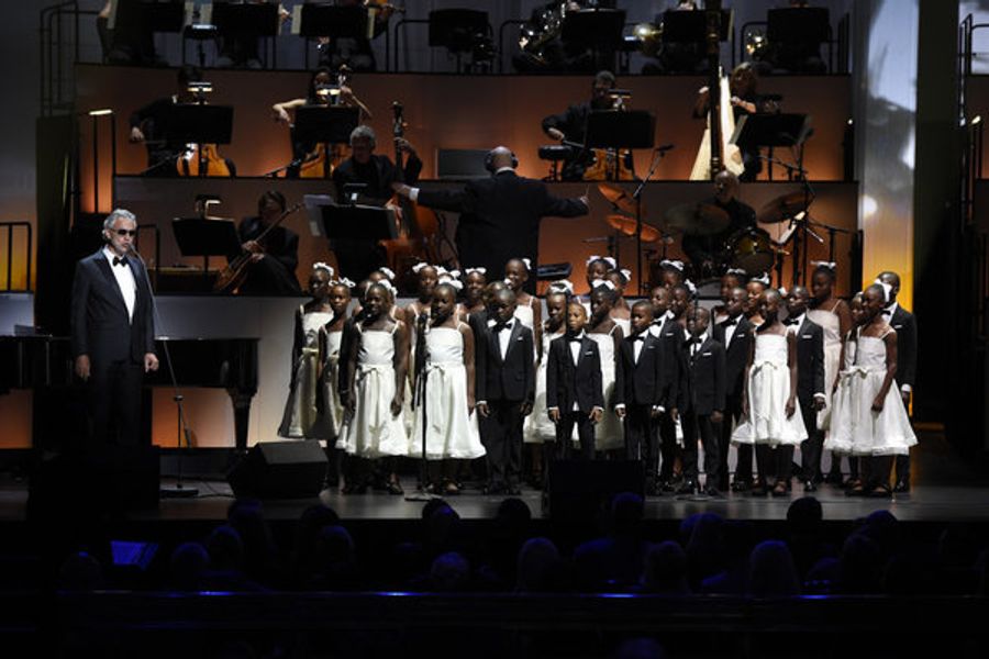 Photo Flash: First Look - Leslie Odom Jr, Lady Gaga & More Perform on NBC's TONY BENNETT CELEBRATES 90 Image