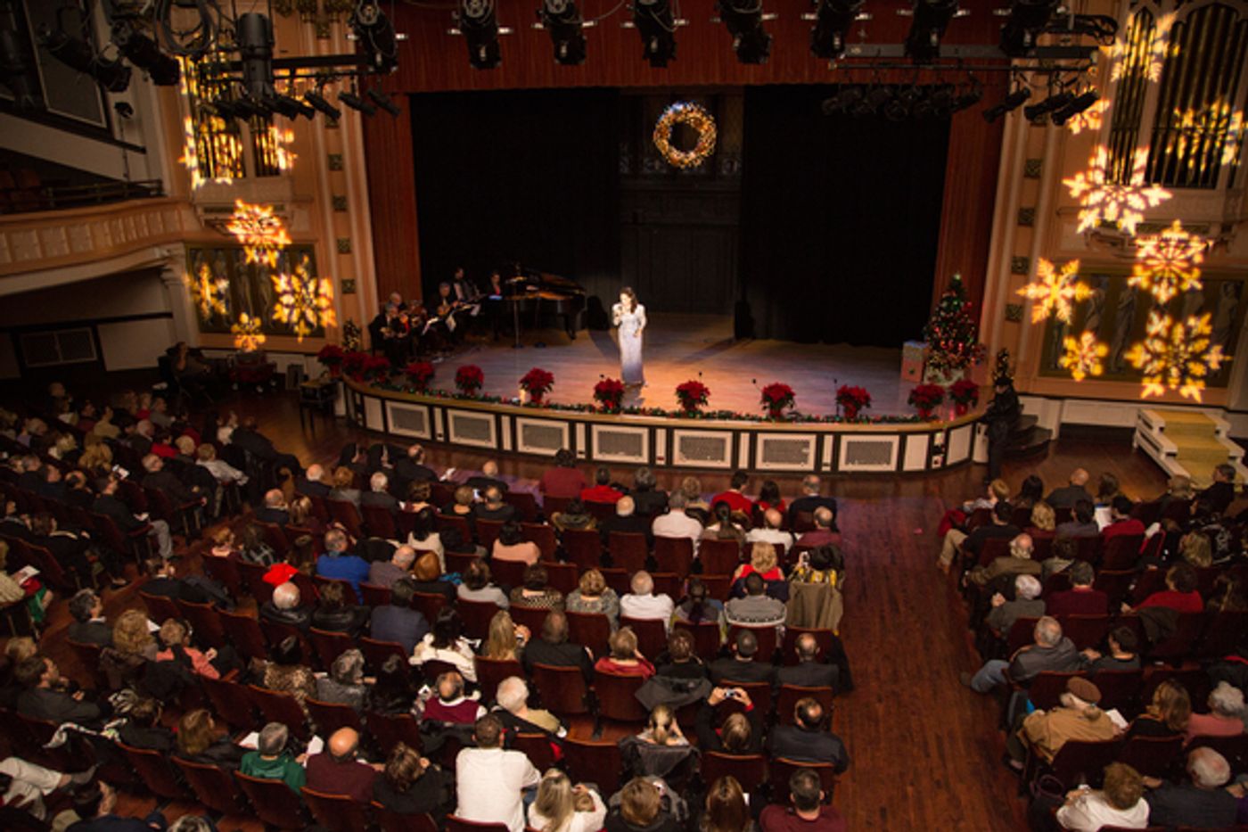 Photo Flash: Cristina Fontanelli Performs 13th Annual 'Christmas in Italy' at The Landmark Theater  Image