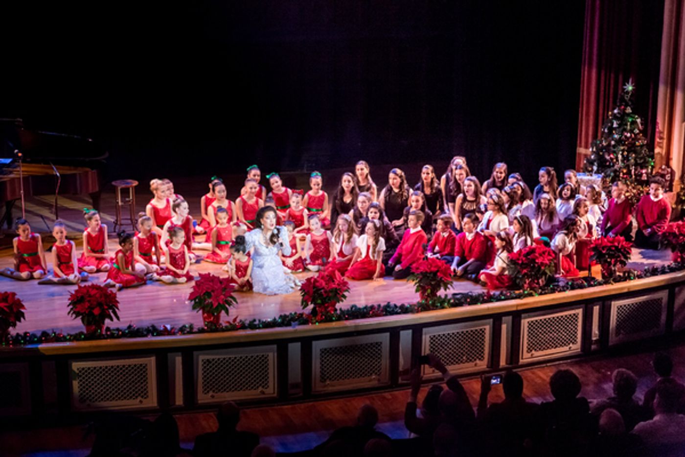 Photo Flash: Cristina Fontanelli Performs 13th Annual 'Christmas in Italy' at The Landmark Theater  Image