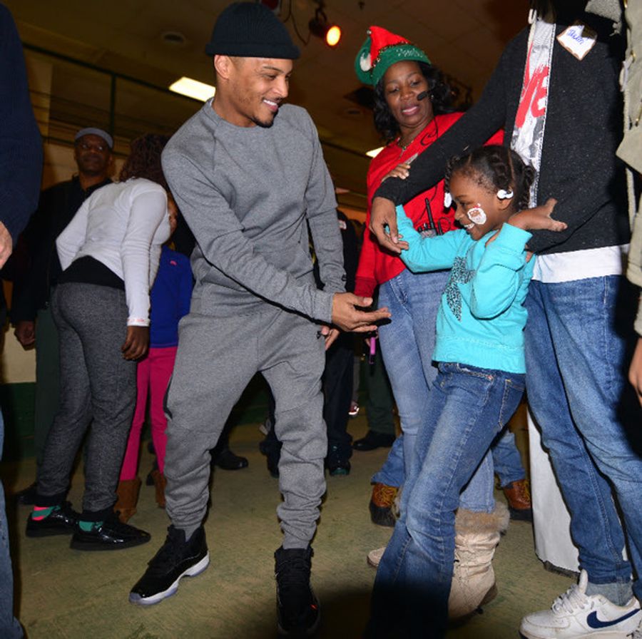 Photo Flash: Tip 'T.I.' Harris Joined Atlanta Doctors to Make Christmas Special for Thousands of Atlanta Kids Image