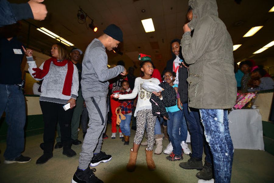 Photo Flash: Tip 'T.I.' Harris Joined Atlanta Doctors to Make Christmas Special for Thousands of Atlanta Kids Image
