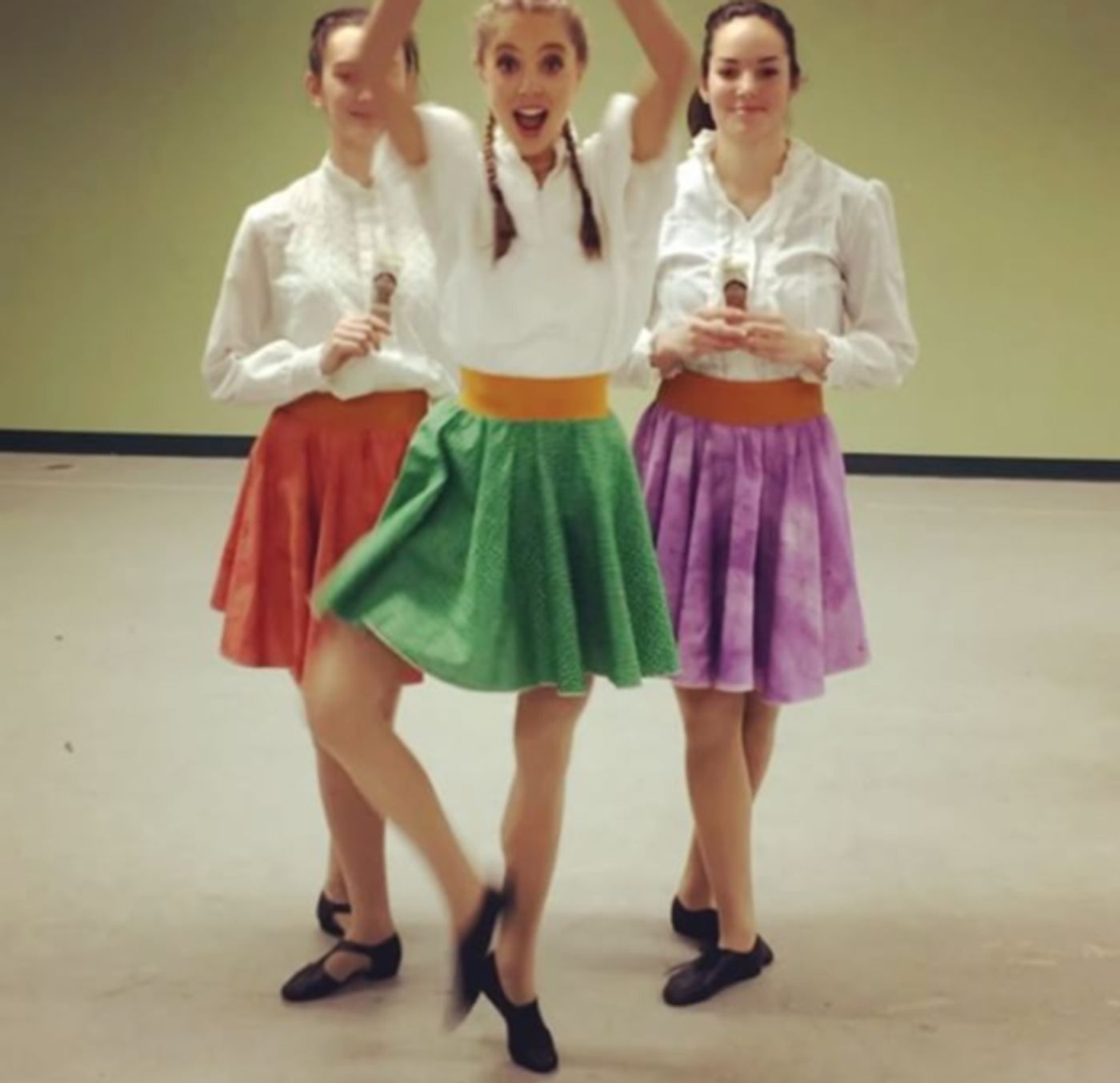 Photo Flash: SWEET CHARITY Turns Up Early, THE BODYGUARD Rocks the Bedhead Look, and More Saturday Intermission Pics!  Image