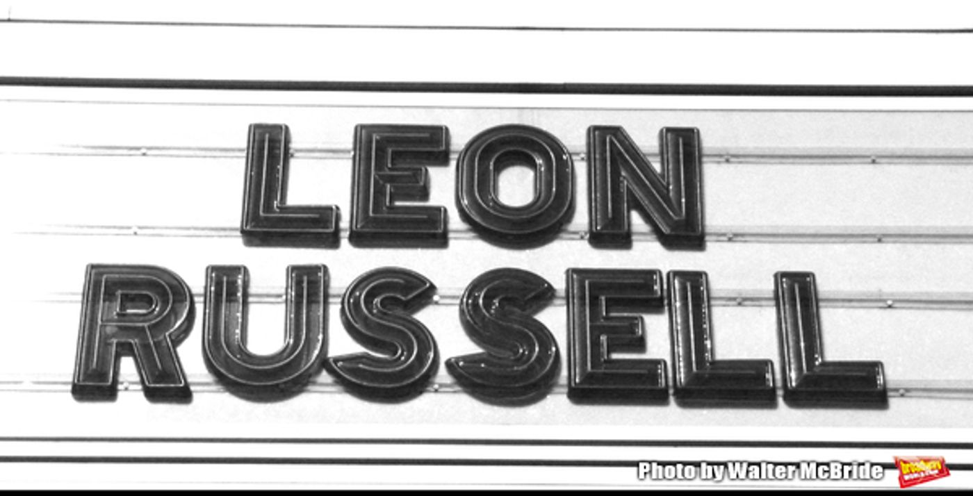 Photo Flash: Remembering the Great Men We Lost in 2016  Image