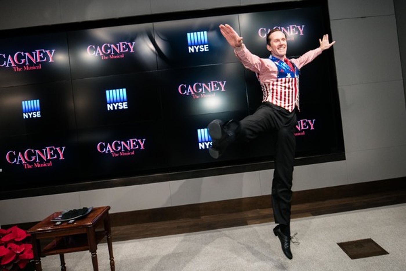 Photo Flash: Cast of CAGNEY Gathers at New York Stock Exchange to Ring Closing Bell  Image