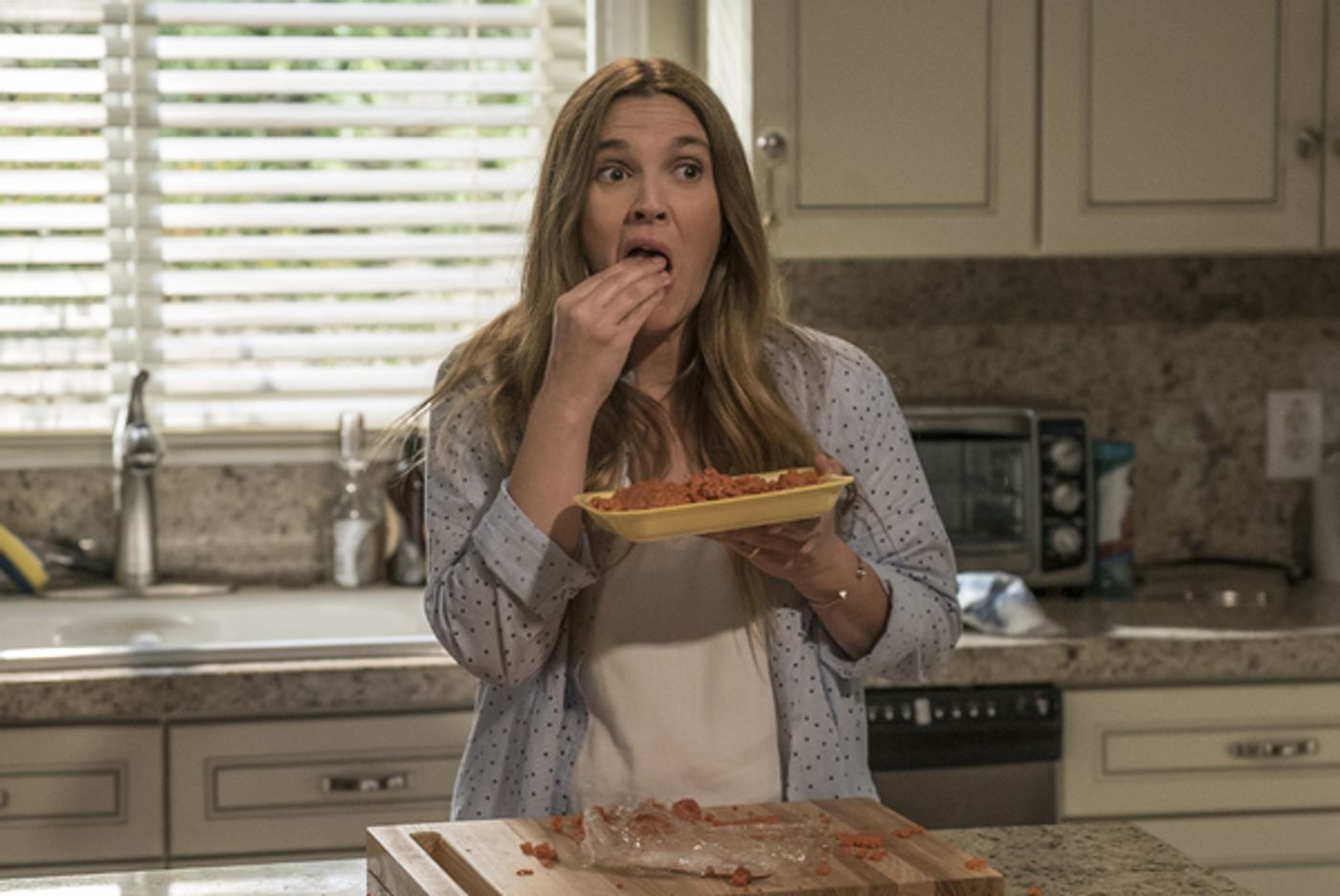 Photo Flash: First Look - Drew Barrymore Stars in Netflix's SANTA CLARITA DIET  Image