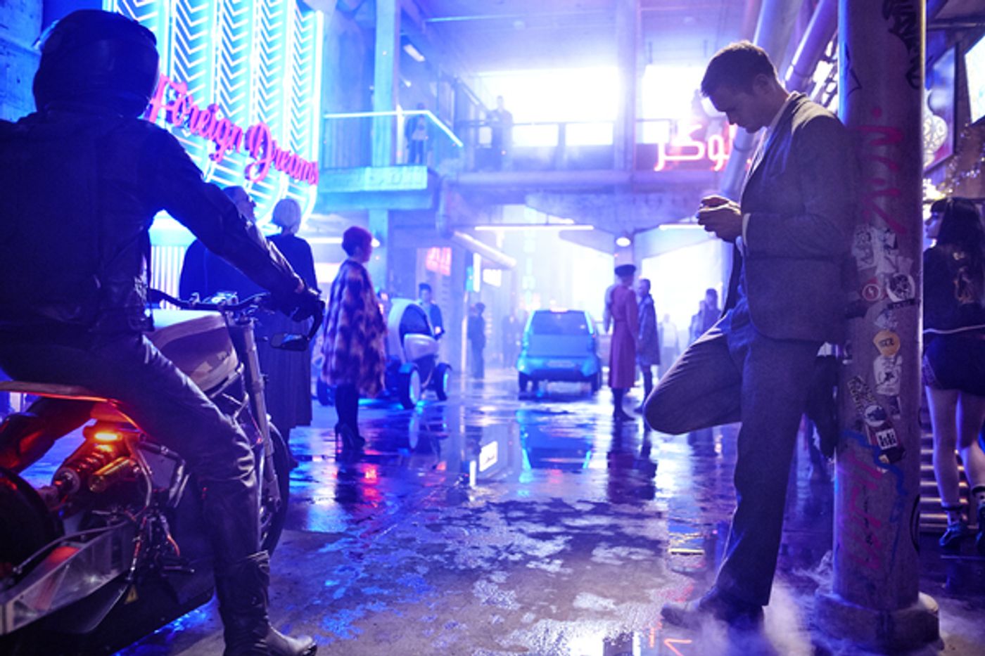 Photo Flash: First Look - Alexander Skarsgard Stars in Netflix's Futuristic Thriller MUTE  Image