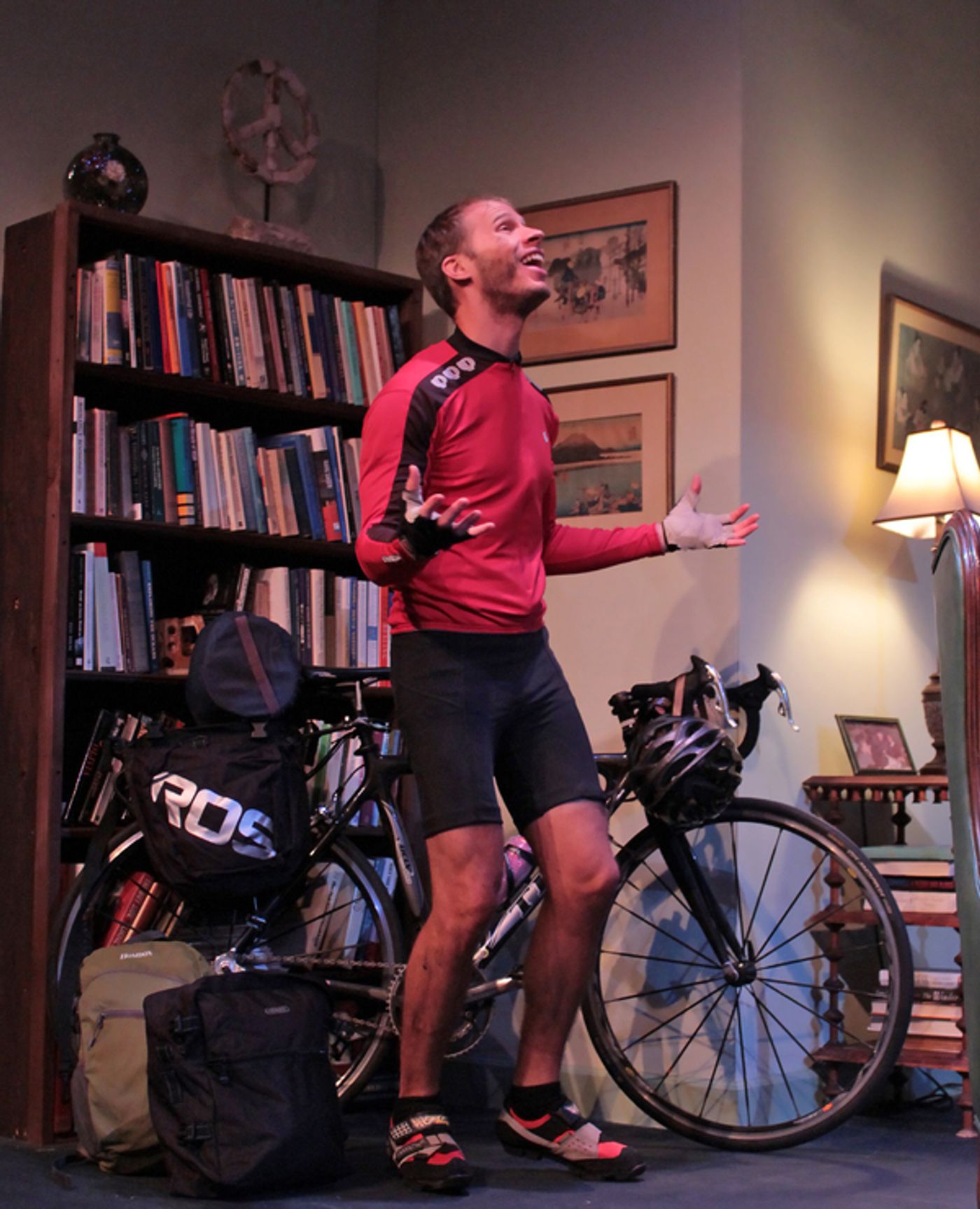 Photo Flash: Gently Comic Drama 4000 MILES Takes to the Stage  Image