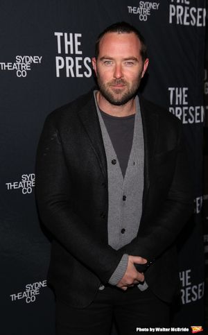 Sullivan Stapleton Photo
