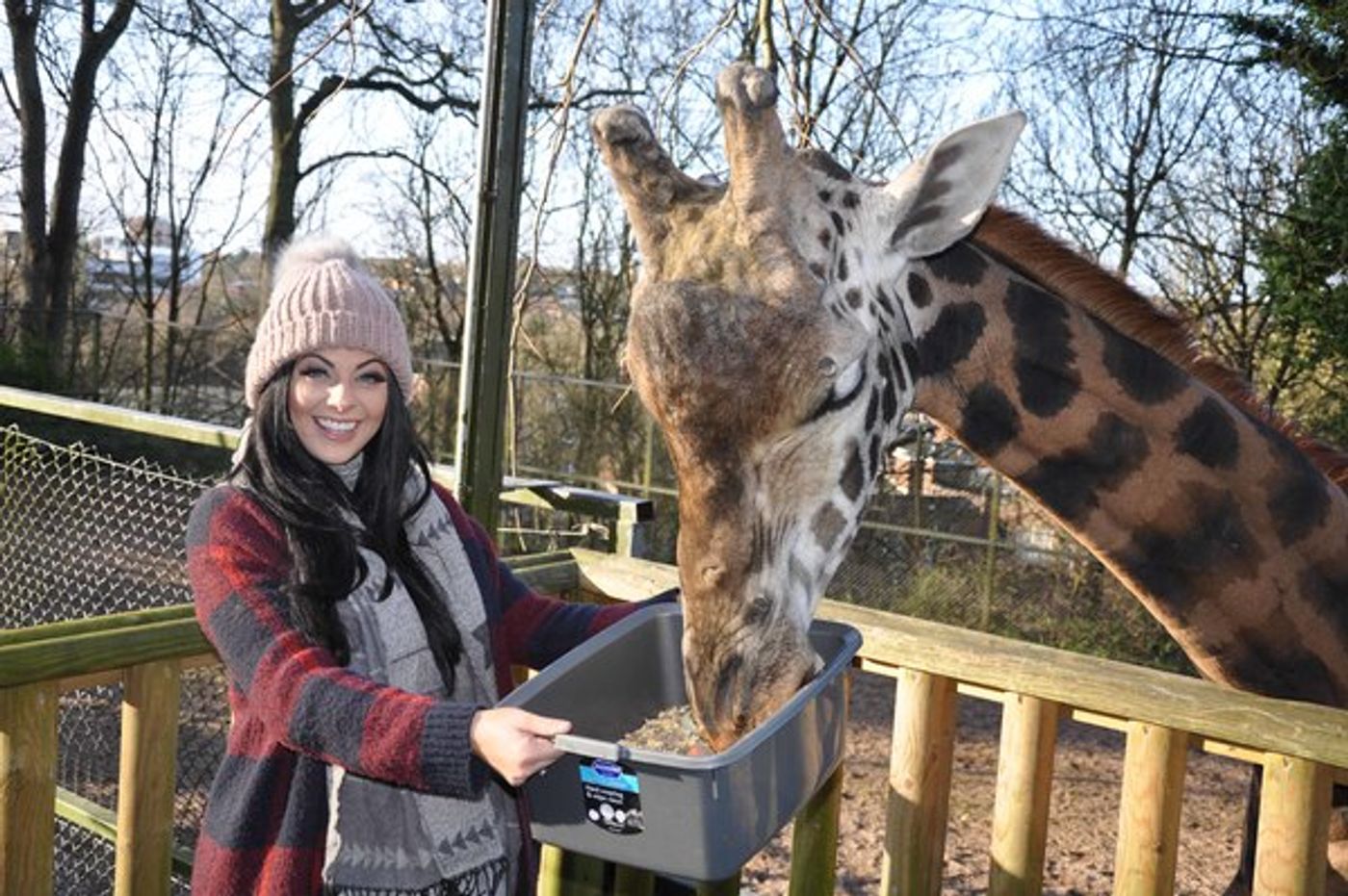 Photo Flash: Joe McElderry and ALADDIN Panto Cast Visit Dudley Zoo  Image