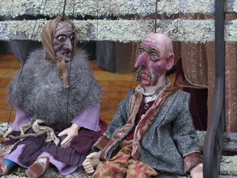 Czech Marionettes Arrive at TNC Tonight in 'THREE GOLDEN HAIRS' Image