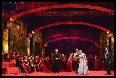 Joseph Aridan as Arturo, Maria Jose Moreno as Lucia and the Israeli Opera Chorus Photo