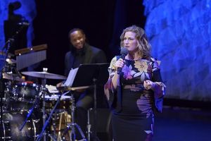 Ana Gasteyer Photo