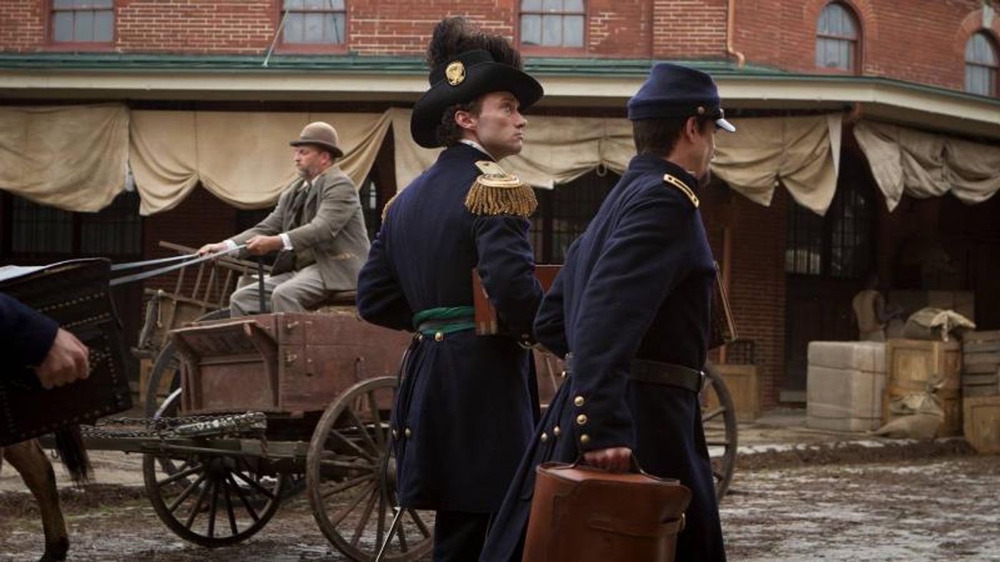 Interview: Bryce Pinkham Discusses his 'Wildly Quirky' Role on MERCY STREET  Image