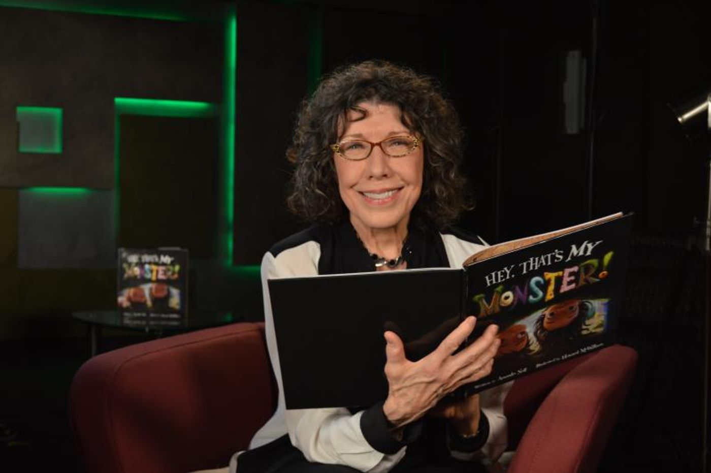 VIDEO: Lily Tomlin Reads HEY, THAT'S MY MONSTER for SAG-AFTRA's 'Storyline Online' Series  Image