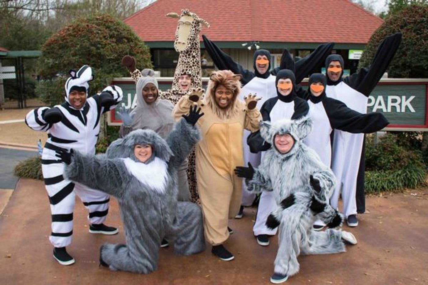 Photo Flash: Cast of MADAGASCAR Visits the Jackson Zoological Park!  Image