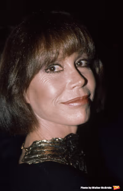 Mary Tyler Moore in 1984, New York City.


 Photo
