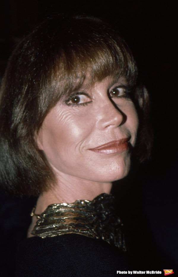 Mary Tyler Moore in 1984, New York City.


 Photo