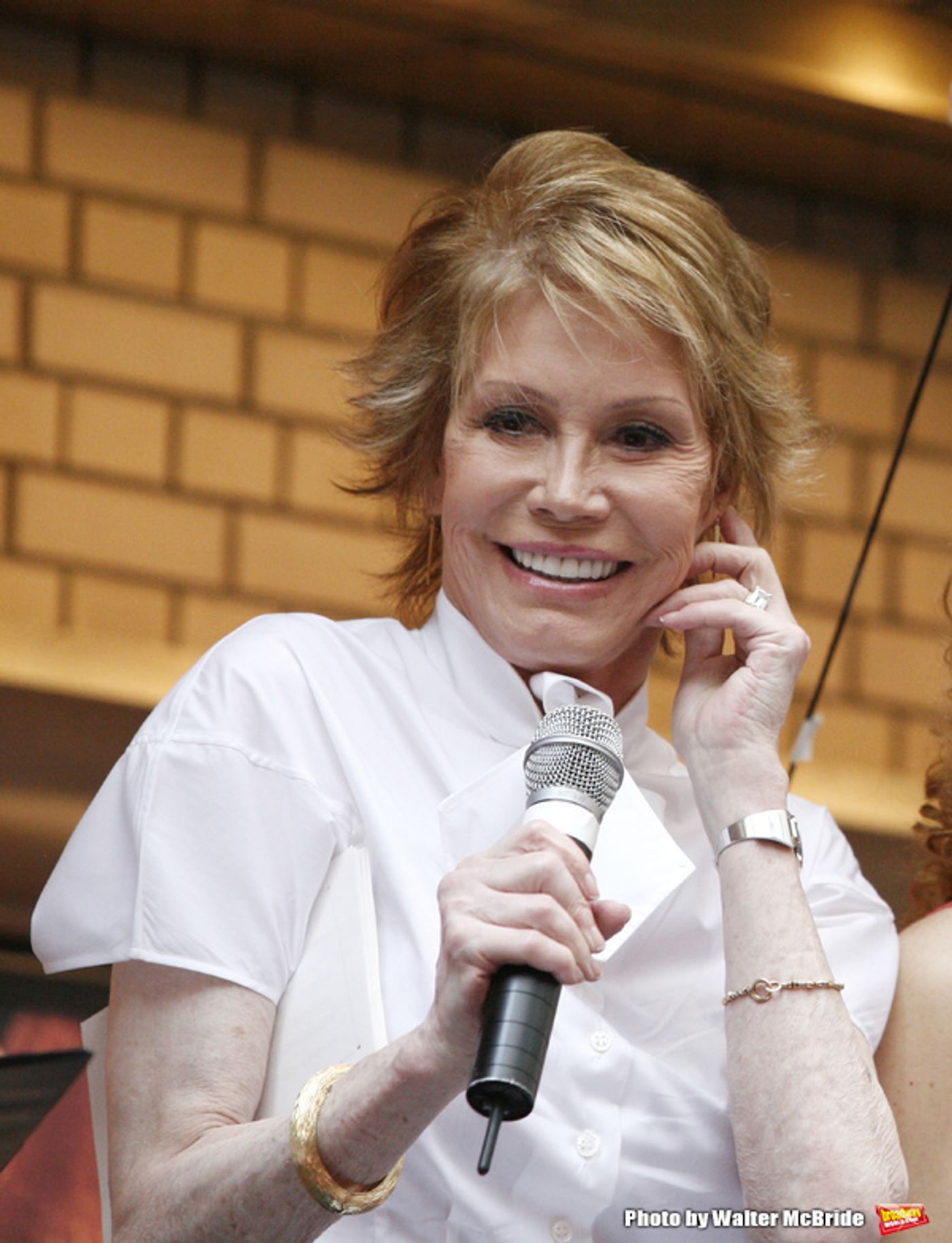 Photo Flash: Remembering Mary Tyler Moore  Image