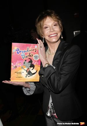 Mary Tyler Moore
attending the book Party for the debut release of Bernadette Peter's Photo