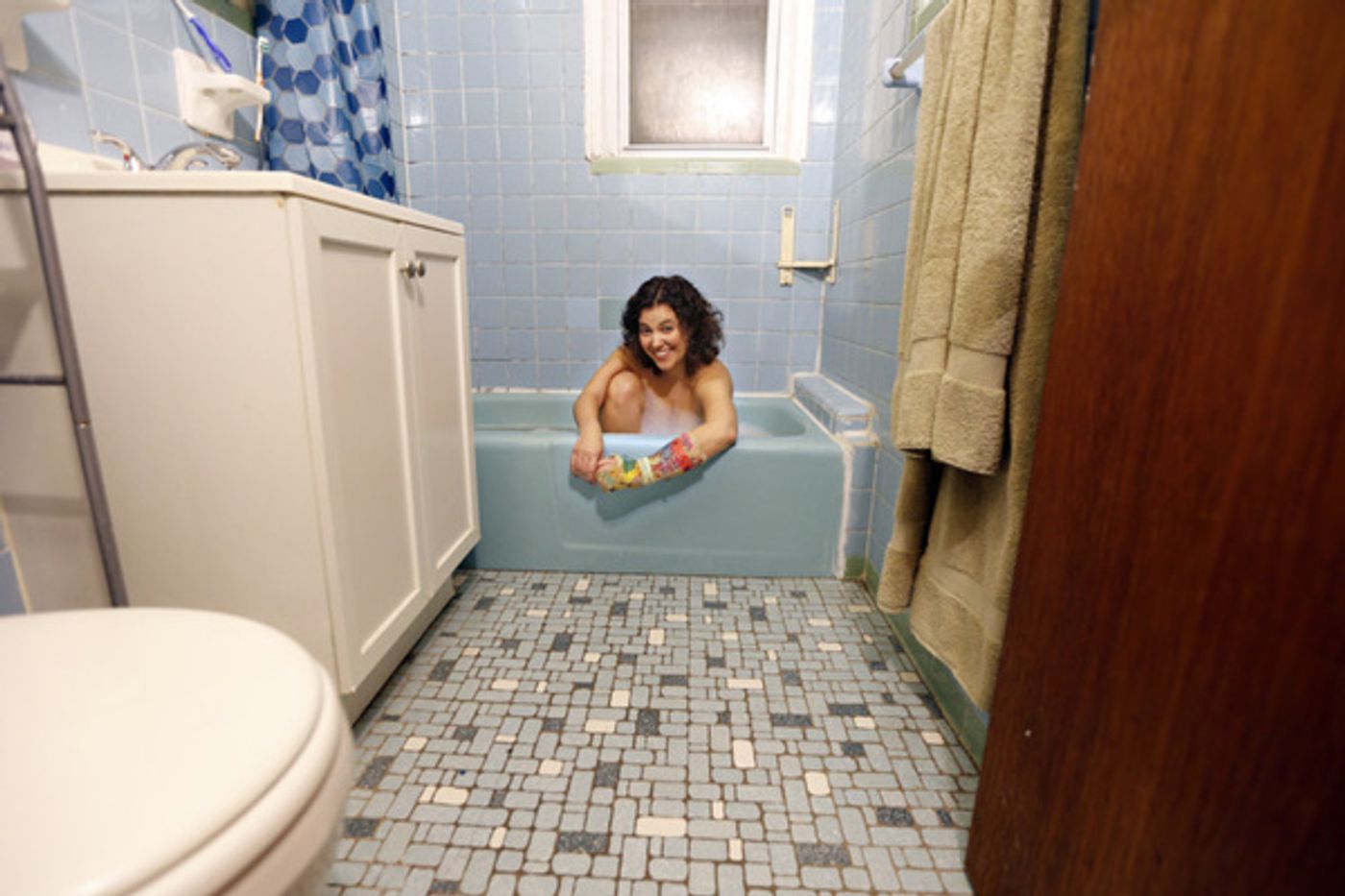 Photo Flash: Inside Siobhan O'Loughlin's Site-Specific BROKEN BONE BATHTUB Photo Flash: Inside Siobhan O'Loughlin's Site-Specific BROKEN BONE BATHTUB Image