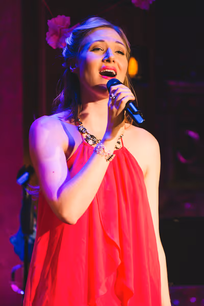 Steffanie Leigh  Photo