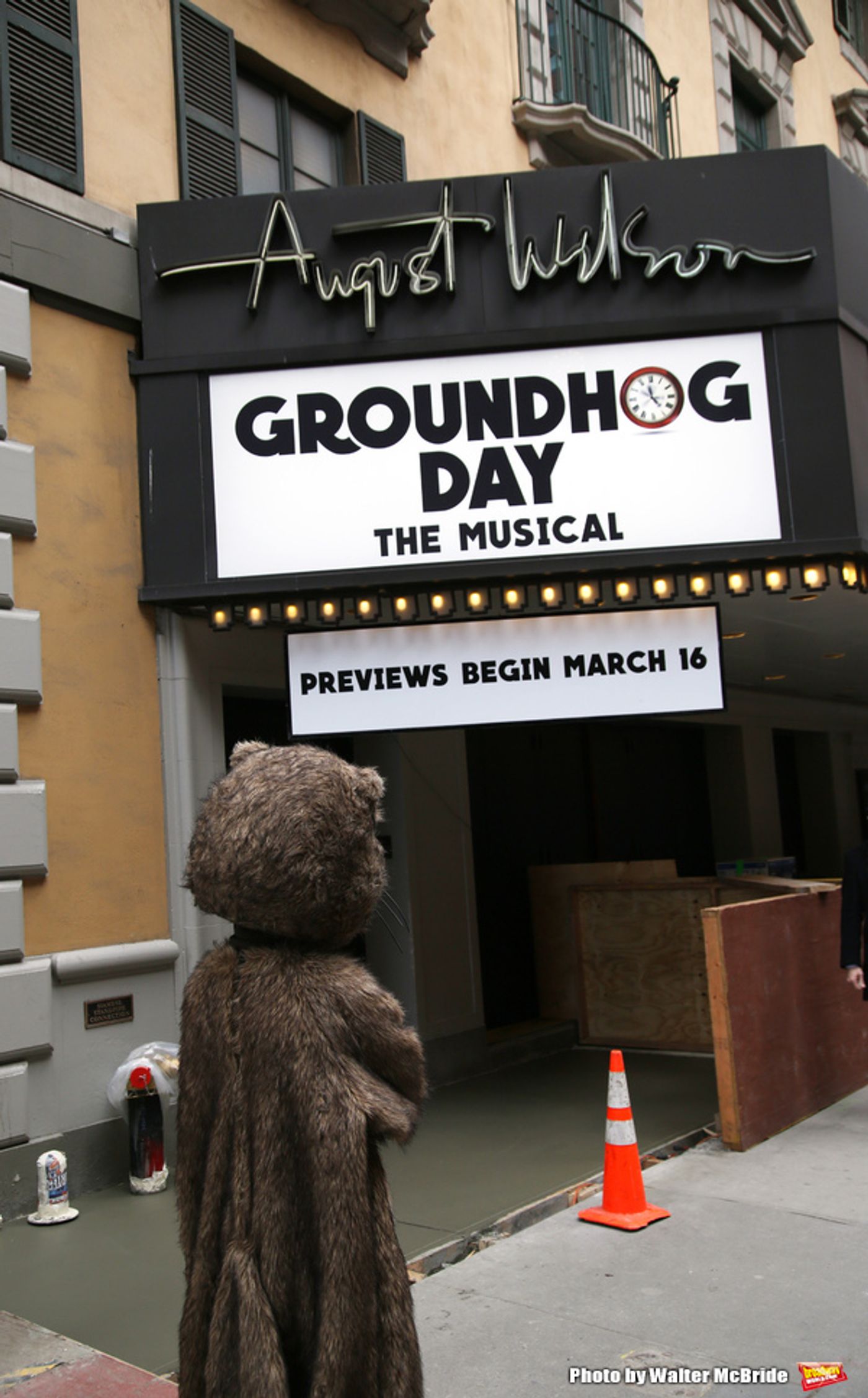 Photo Coverage: Staten Island Chuck Helps Andy Karl & GROUNDHOG DAY Company Open the Box Office!  Image