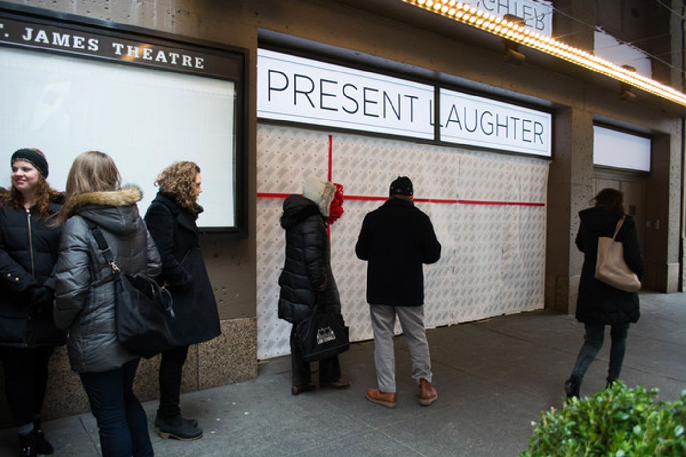 Photo Flash: Ticket Buyers Unwrap the PRESENT LAUGHTER Box Office  Image