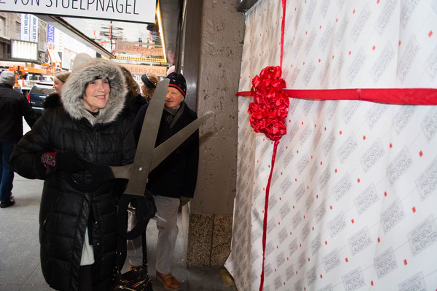 Photo Flash: Ticket Buyers Unwrap the PRESENT LAUGHTER Box Office  Image