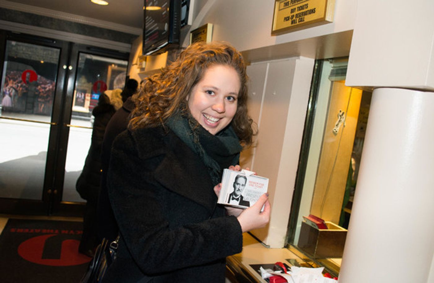 Photo Flash: Ticket Buyers Unwrap the PRESENT LAUGHTER Box Office  Image