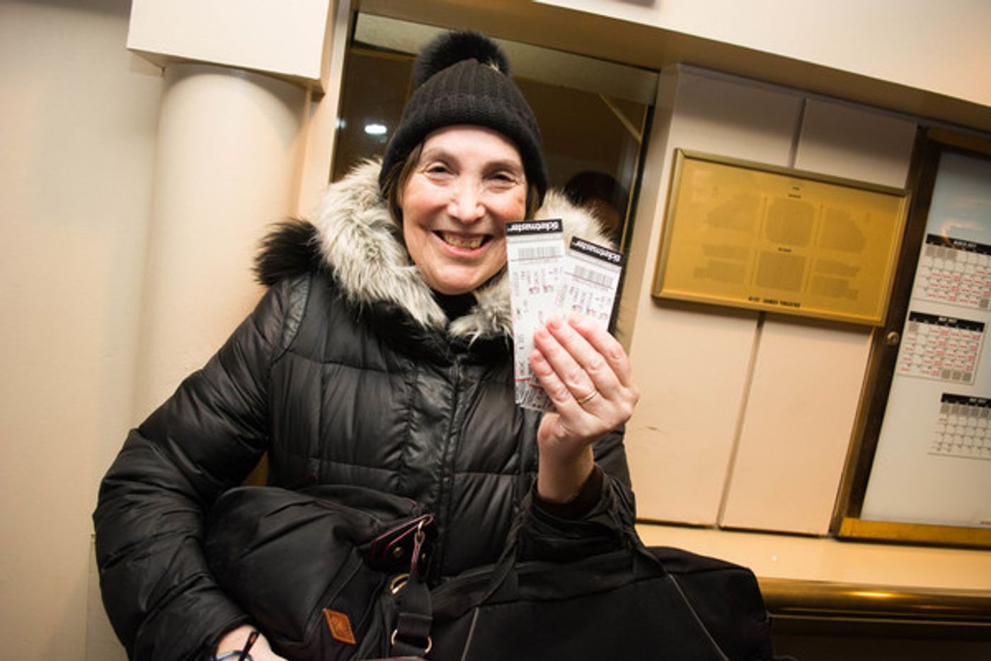 Photo Flash: Ticket Buyers Unwrap the PRESENT LAUGHTER Box Office  Image